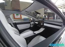 There are no physical controls, which can make sifting through the touch screen's menus risky while driving. What Do You Think Of The Tesla Model 3 Interior Design Quora