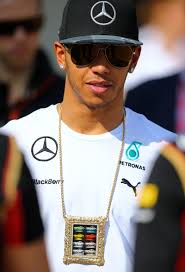 Sir lewis carl davidson hamilton, mbe (* 7. Lewis Hamilton Is Wereldkampioen Formule 1 En Bezit 150 Miljoen Zo Geeft Hij Zijn Geld Uit