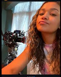 Yall think me and Khadeen Ellis look alike? I kinda see it and people tell  me that all the time!