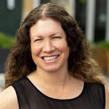 Elissa Shapiro's Instagram, Twitter & Facebook