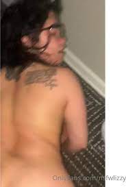 Lizzy threesome - EroThots