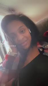 Courtney Roach (@courtneyroachofficial)