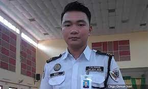 Panduan pakaian seragam pembantu keselamatan dan pengawal keselamatan kerajaan. Malaysiakini Pengawal Keselamatan Terharu Murid Bersalam Dengannya Setiap Pagi