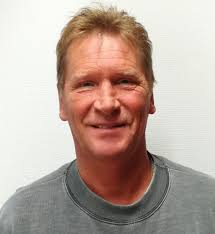 🎉 Wir gratulieren unserem Kollegen Volker Grewe zu einem besonderen  Arbeitsjubiläum: Der Bauhofmitarbeiter kann nun auf 25 Jahre bei der  Gemeinde Weyhe zurückblicken. Ein Vierteljahrhundert, alle Achtung! Beim  Bauhof ist Volker Grewe