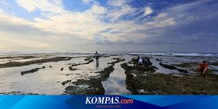 Pantai taman manalusu is situated in citeureup. Mudik Dilarang Contek Itinerary Seharian Wisata Pantai Di Garut Selatan Halaman All Kompas Com