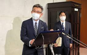 東証1部上場のシステム開発会社「 ネットワンシステムズ 」（ 東京都千代田区 ）が受注した中央官庁のシステム開発を巡り、同社から虚偽の費用名目で約1500万円を詐取したとして、 警視庁 は9日、元社員の牟田（むた）友英容疑者（42）= 東京都 足立区 =を詐欺容疑で逮捕した。 0pi7q2nooikj0m