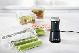 La pompa è quel meccanismo che permette alla macchina di aspirare l'aria dal sacchetto o dal contenitore dove inserirete l'alimento da conservare, creando appunto il vuoto. Macchina Per Sottovuoto Portatile Foodsaver Vs1192x Ricaricabile E Senza Fili Effetto Food