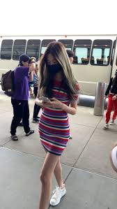 pin oleh kiara perez di celebrities gaya model pakaian gaya berpakaian model pakaian