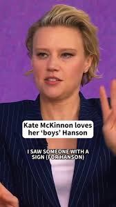 Kate McKinnon Talks About Her Love for Hanson