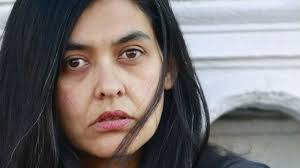 Yo no soy tu colega”: Paola Lattus responde a Gonzalo Valenzuela tras  polémica intervención en los Premios Caleuche https://ow.ly/Co5w50US5eJ