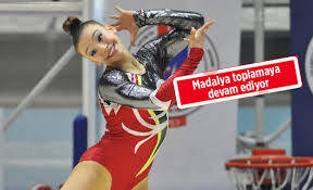 Avrupa şampiyonu aerobik cimnastikçi ayşe begüm onbaşı, madalya toplamaya devam ediyor. Altin Kiz Ayse Begum Onbasi Madalyaya Doymuyor