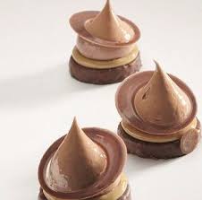Recipe Painted Roses Dessert Valrhona Let S Imagine The Best Of Chocolate In 2020 Desserts Chinese Dessert Dessert Decoration
