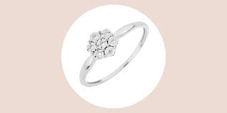 Les alliances symbolisent à la fois la fidélité et l'éternité de votre relation ; Bague De Fiancailles Pas Cher Marie Claire