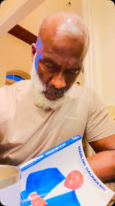 I called him first but he didn’t answer my call to tell him I was endorsing  his book in a different way!!!! But seriously it’s a great read. Life is  like sports by Marlon Saunders @_marlonsaunders Go ...