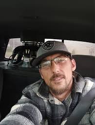 Will inverting subwoofers in a carpeted box cause sealing issues?