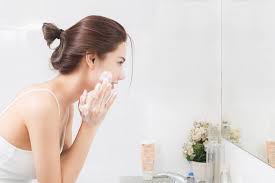 忙しい女性の救世主！洗わなくていいおすすめの洗顔アイテム7選 | 4MEEE