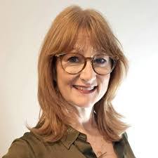 Kelly Beesley's Instagram, Twitter & Facebook