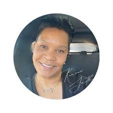 Ramona Smith's Instagram, Twitter & Facebook