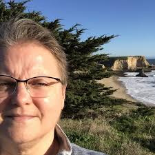 Somewhat but not exactly. I'd never make a Reuben with pastrami. But  pastrami and schmear with a couple of onion rings is awesome.