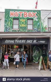 Schnell und sicher online buchen. Kensington Avenue Und Kensington Market In Toronto Kanada Stockfotografie Alamy