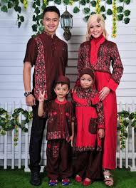 Baju serimbit untuk usia 40 th tak hanya untuk pasangan, sarimbit ki… simak juga penjelasan penyebab kegemukan pada usia tersebut berikut sekilas tips dietnya. Manfaat Dan Cara Mendapatkan Pakaian Sarimbit Butik Naura