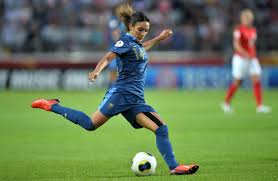Sepak bola juga mempertontonkan kelihaian pemain dalam. Feminisme Sepak Bola Fandom Id