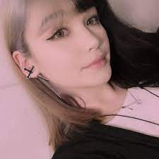 gefallt 112 mal 6 kommentare princess kimchi リー ohsh jpg auf instagram just wanted to flex with my new earring ear tattoo behind ear tattoo tattoos