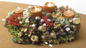 Adventsgesteck Aus Naturmaterialien Basteln Dekoration Deko Ideen Weihnachten Dekoration