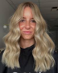 Still obsessed with this overnight bouncy blowdry effect, so easy to do the  night before. If you have an event or an early start to the morning 🙌🏼🤍✨