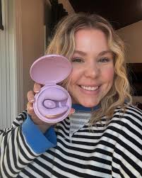 ✨ VIBE GIVEAWAY✨ I'm hooking you all up with vibes! EVERYONE who signs up  will receive either a free toy or a gift card! Just enter your email here:  https://www.bboutique.co/naughty-list/kaillowry-fb #bbpartner