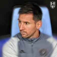 Messi viendo como los 'Bicholovers' dicen que "se acabó el debate" por un  amistoso entre dos equipos de ligas para jugadores retirados, donde ninguno  de los dos está en el campo.