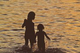 Wallpapers in ultra hd 4k 3840x2160, 1920x1080 high definition resolutions. Wallpaper Id 260040 Two Kids And A Woman On A Canoe In The Sea In Merida Merida Canoe 4k Wallpaper