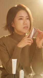 【DR‘s Secret 零底妝挑戰🔥｜影樓級素顏革命】, 素顏直出！高清鏡頭下竟無粉底？, 💡 顛覆認知：, 「用DR’s  Secret不能化妝？」錯！ , 精緻女生照樣畫眼妝、眉妝、唇妝✨ , 畫龍點睛就夠，影樓高清拍攝一樣扛得住！ , 🎥 實測真相：, ✅  影樓級燈光｜零粉底殘酷考驗 , ✅ 專業彩妝師監製｜絕對零後製, ✅ 同光源轉場對比｜素顏→氣場全開 , ⚠️ 震撼警告： , ...