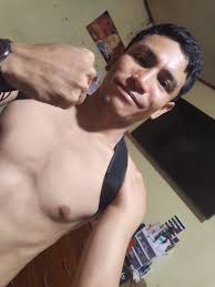 Con el corrector de postura 😉... Temu es la voz xD...