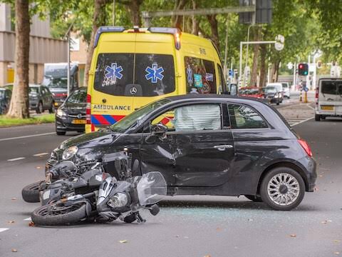 Motorrijder gewond bij botsing met auto in Utrecht | Regio | De  Gelderlander.nl