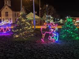 Pin By Marylou Schier On Christmas Lights 2019 Christmas Lights Fun Slide Lights