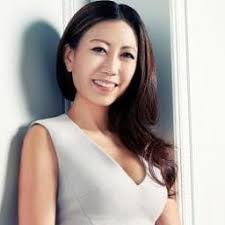 Carolyn Lam's Instagram, Twitter & Facebook