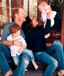 El príncipe Harry y Meghan Markle comparten la primera foto de su hija Lilibet - magazinespain.com