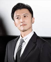 Sốt thông tin Vương Phi đã sinh con cho Tạ Đình Phong, nhà trai còn đăng  ảnh bàn tay em bé mới sinh