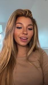 Ella Doss's Instagram, Twitter & Facebook