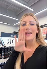 Base da Hailey Bieber: Teste com Dior e Glazing Milk