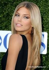 Avery Downs (avery_downsx3)