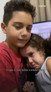 Quando o irmão é mais coruja do que a mãe 😅 Na casa da Bárbara Cintra  (@barbara_cintra3), quem defende a caçula não é só a mãe — é o Lorenzo,  irmão mais