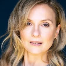 Caroline Neff (@Caroline_Neff)