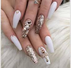 Compruebe hacia fuera la mejor colección del diseño del arte del clavo y de la decoración fácil simple de la manera del arte del uñas. Hermosas Disenos De Unas En Blanco Que Te Encantaran Moda Y Estilo