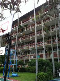 奎山中學不顧防疫辦實體畢典 校長：擋不了董事會 2021/5/29 19:20 （5/29 20:13 更新） 奎山實中不顧防疫硬辦畢業典禮，不僅引來批評還挨罰。 å¥Žå±±å­¸æ ¡åƒè§€è¨˜ å¤–è§€ å»ºç¯‰ çµ®èªž é›¶æ™‚å·® ç—žå®¢é‚¦