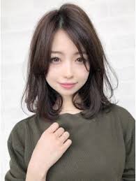 2０ ３０代似合わせカット 大人女性の上品ミディアムレイヤー ミディアム 黒髪 30代 ヘアスタイル 女性 ミディアム