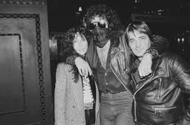 Some people don't even know i was a girl! Cher And Gene Simmons Broke Up After He Went Christmas Shopping With Diana Ross