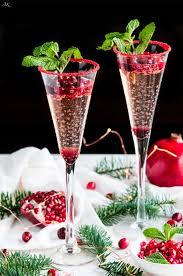 Champain christmas beverages / poinsettia champagne cocktail recipe : 62 Best Winter Cocktails Warm Winter Drink Recipes