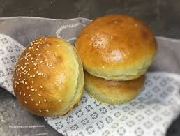 La recette du pain à burger parfait buns briochés faire ses propres pain à burger pain hamburger maison ultra moelleux le sucré salé d oum souhaib pain burger à hamburger recette de maison. Pain Hamburger Maison Extra Moelleux Recette Facile Au Companion Thermomix Ou Sans Robot Les Recettes De Sandrine Au Companion Ou Pas